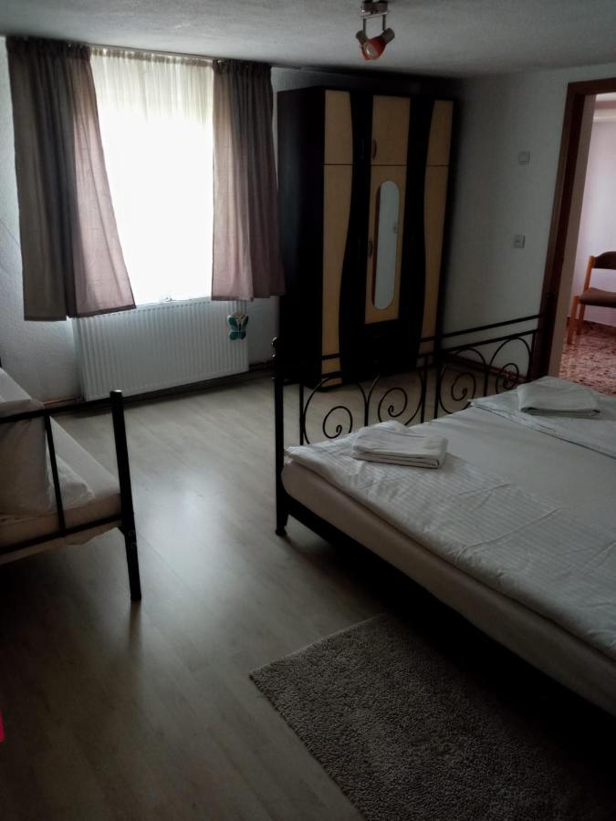 فندق Subcetate في  Casa Iuliana المظهر الخارجي الصورة
