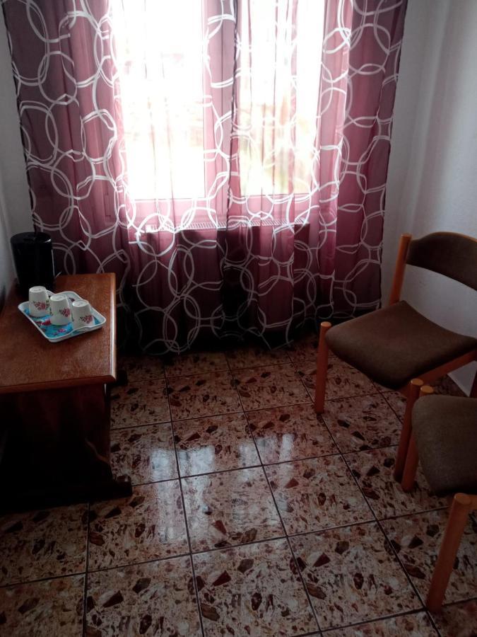 فندق Subcetate في  Casa Iuliana المظهر الخارجي الصورة