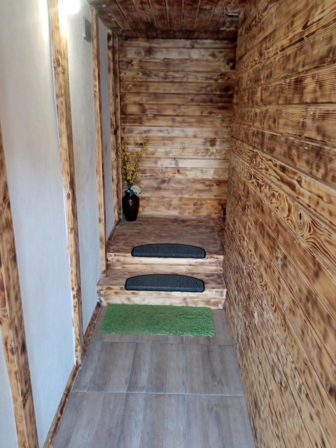 فندق Subcetate في  Casa Iuliana المظهر الخارجي الصورة