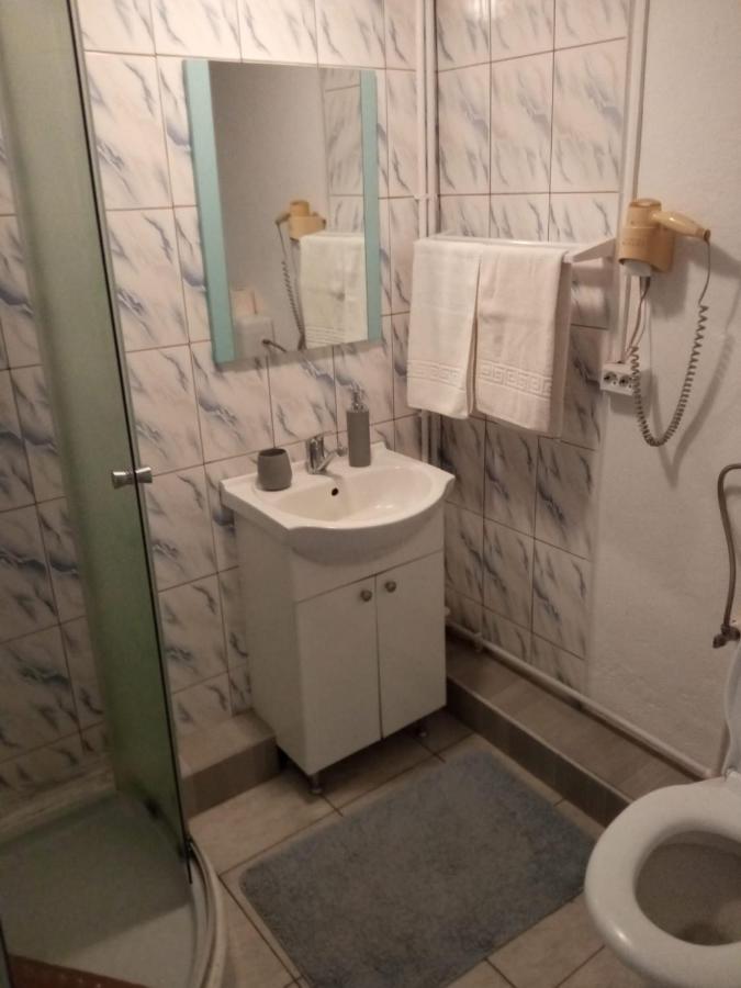 فندق Subcetate في  Casa Iuliana المظهر الخارجي الصورة